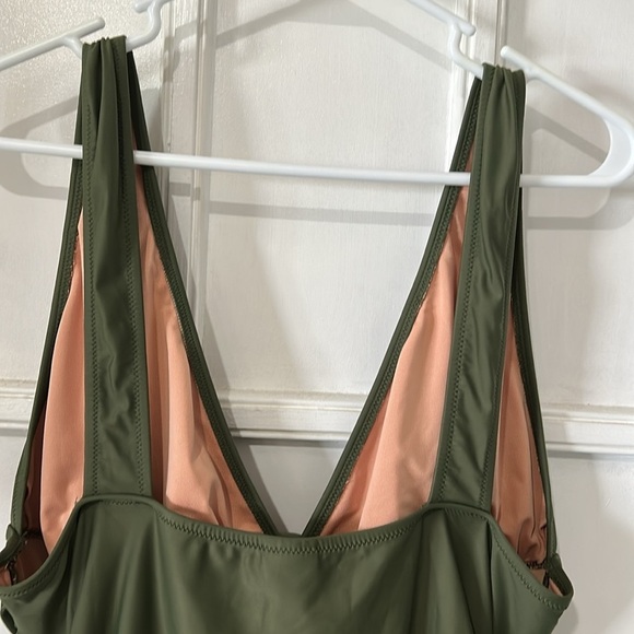 J. Crew Ruched V-neck One Piece Swimsuit in Army/Olive Green BC116 - Size 20 - Picture 7 of 14